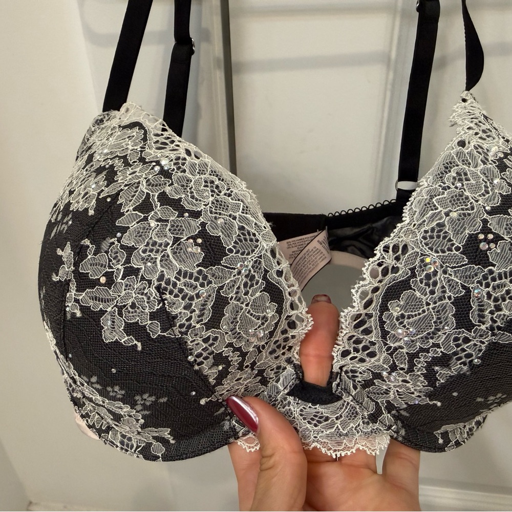 Victoria's Secret Black and White Floral Lace Bra